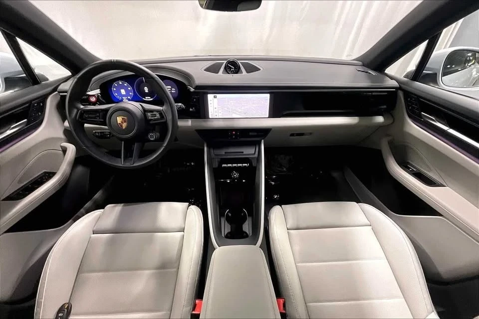 2025 Porsche Macan Electric - Image 14 of 20