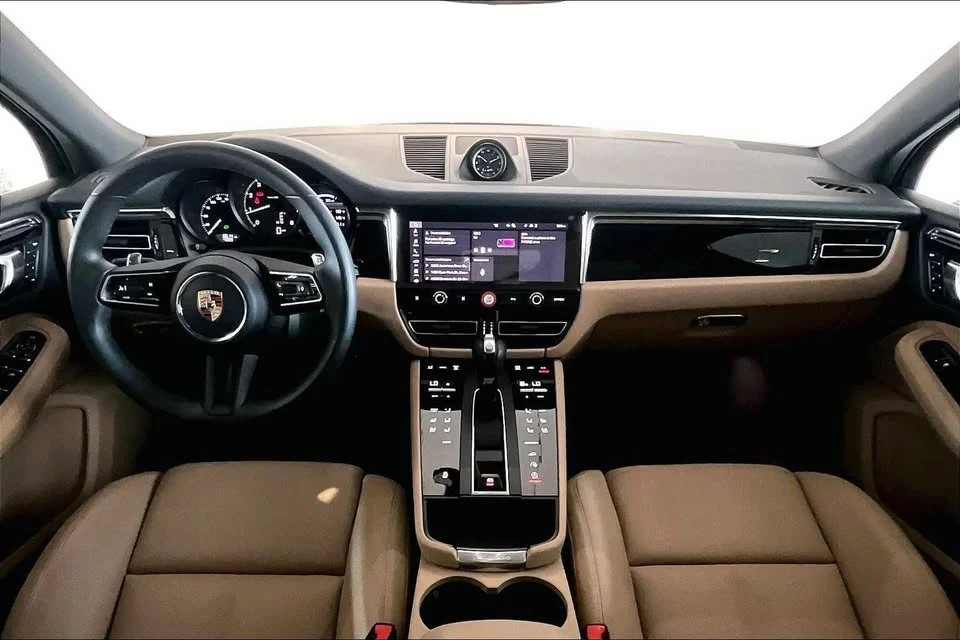 2025 Porsche Macan - Image 14 of 20