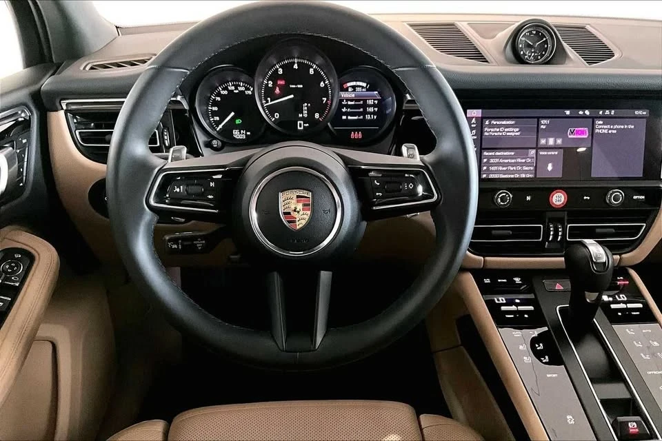 2025 Porsche Macan - Image 13 of 20