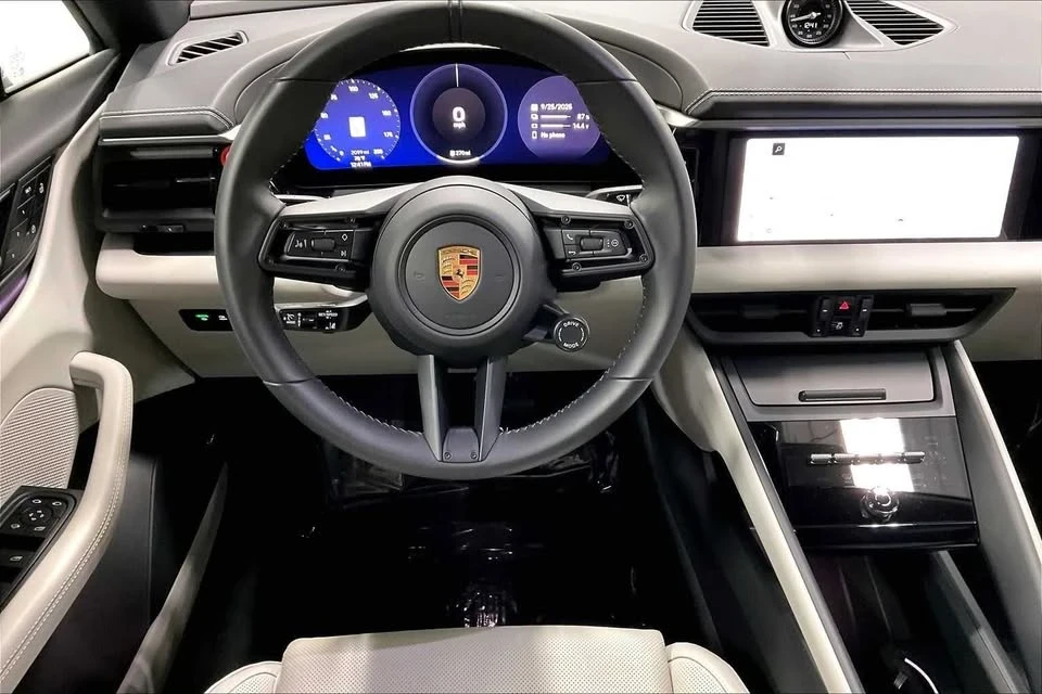 2025 Porsche Macan Electric - Image 13 of 20