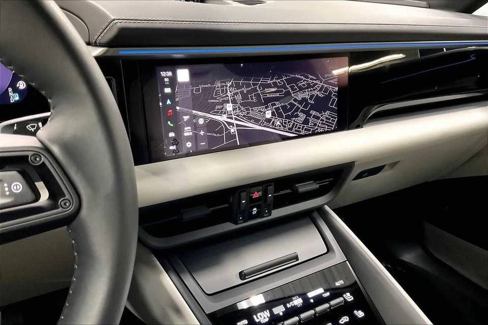 2025 Porsche Macan Electric - Image 16 of 20