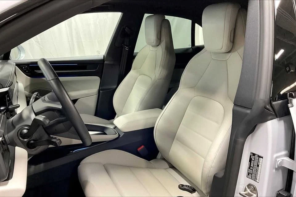 2025 Porsche Macan Electric - Image 5 of 20