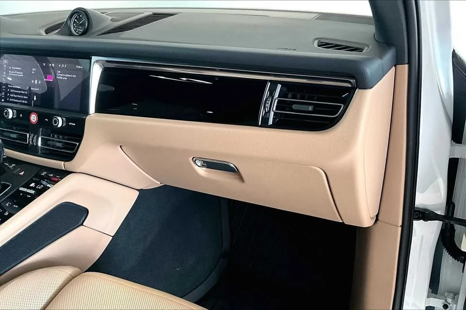 2025 Porsche Macan - Image 20 of 20