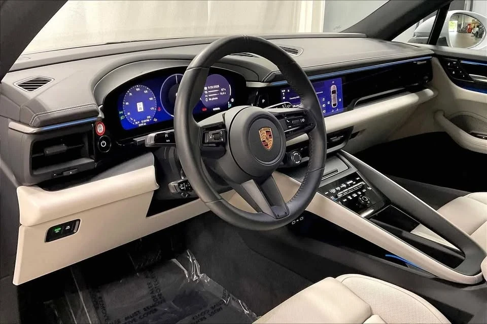 2025 Porsche Macan Electric - Image 4 of 20