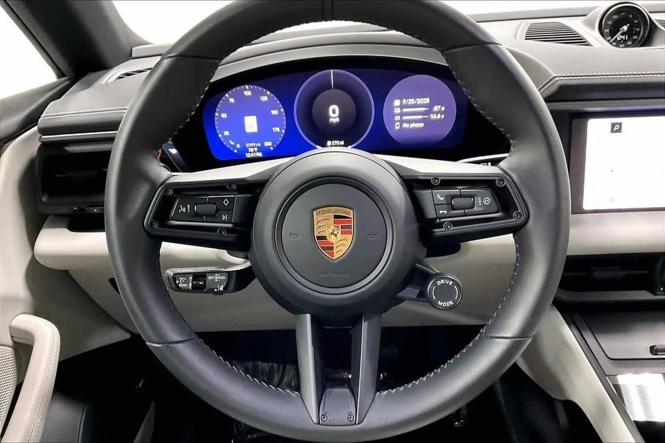 2025 Porsche Macan Electric - Image 15 of 20