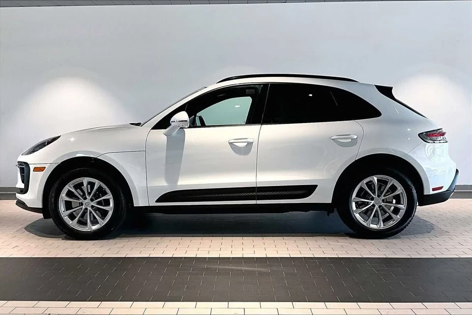 2025 Porsche Macan - Image 2 of 20