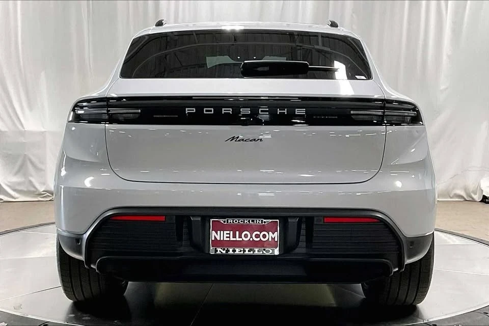 2025 Porsche Macan Electric - Image 6 of 20