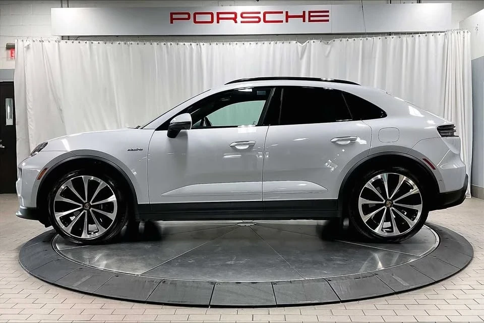 2025 Porsche Macan Electric - Image 2 of 20