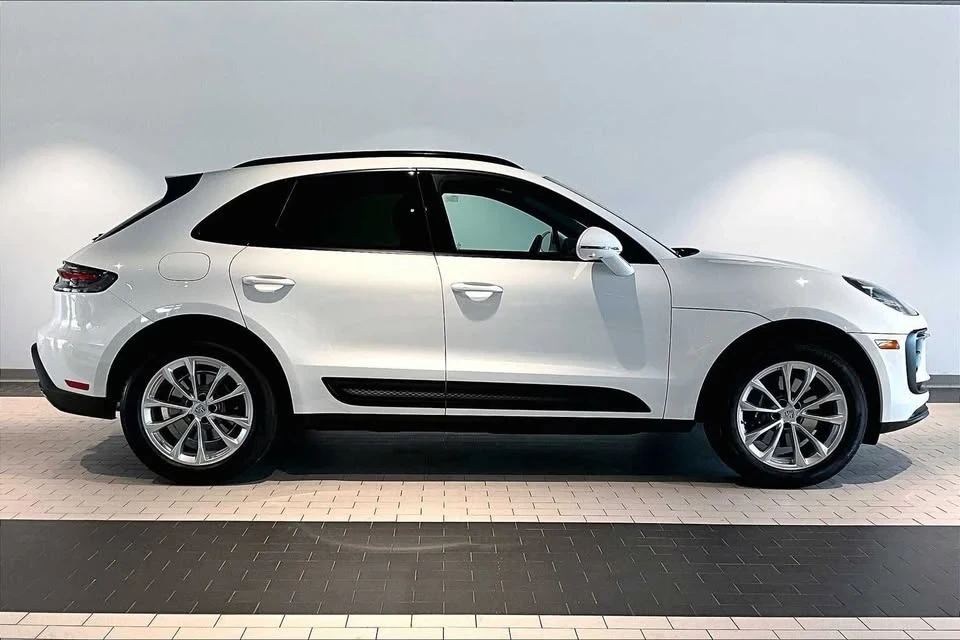 2025 Porsche Macan - Image 8 of 20
