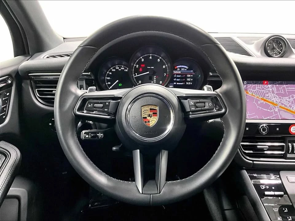 2025 Porsche Macan Electric - Image 15 of 20