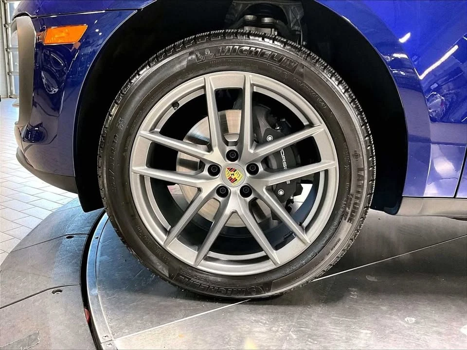 2025 Porsche Macan Electric - Image 11 of 20