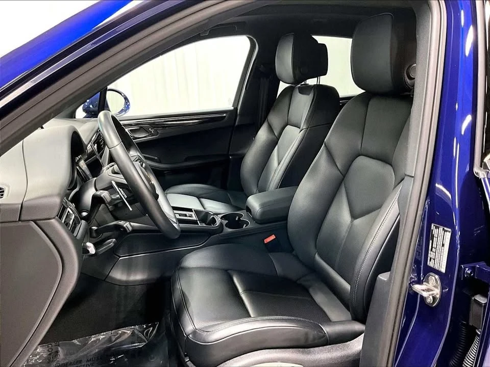 2025 Porsche Macan Electric - Image 5 of 20
