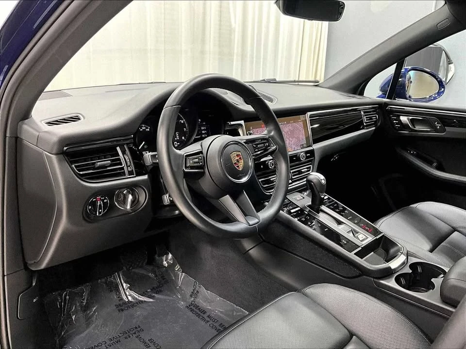 2025 Porsche Macan Electric - Image 4 of 20