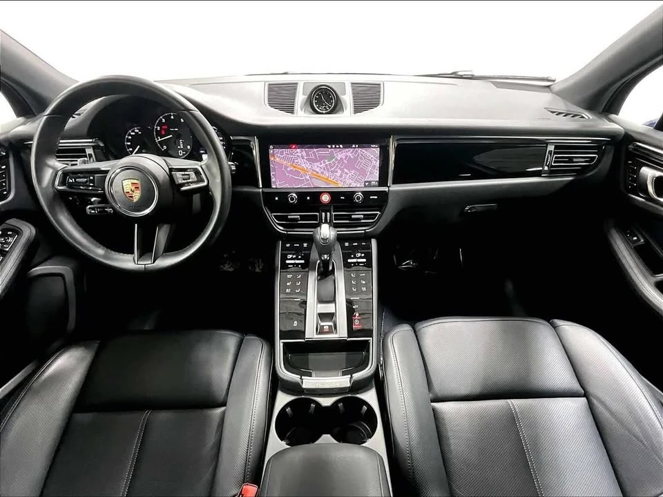 2025 Porsche Macan Electric - Image 14 of 20