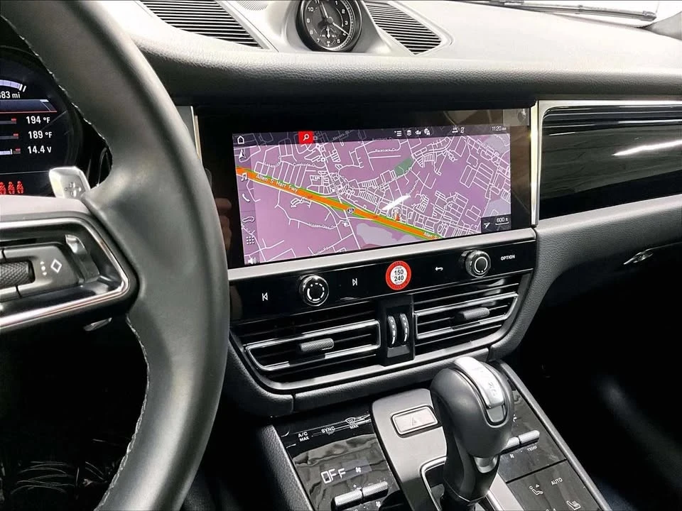 2025 Porsche Macan Electric - Image 16 of 20