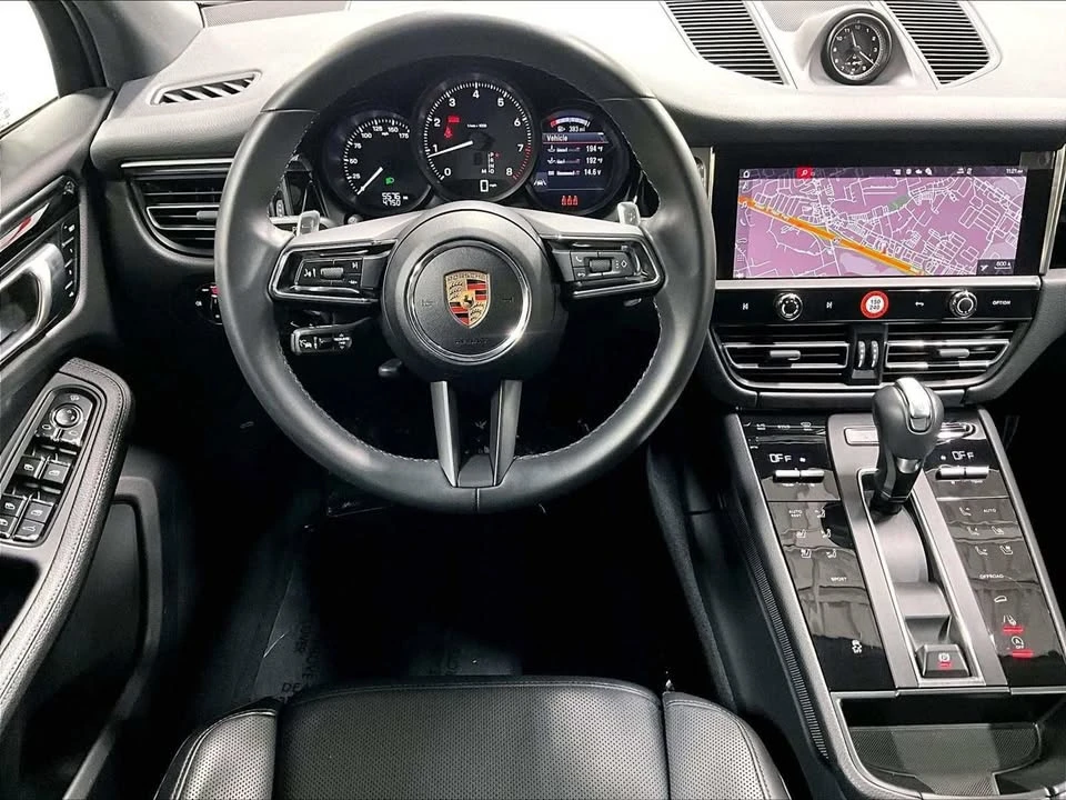 2025 Porsche Macan Electric - Image 13 of 20