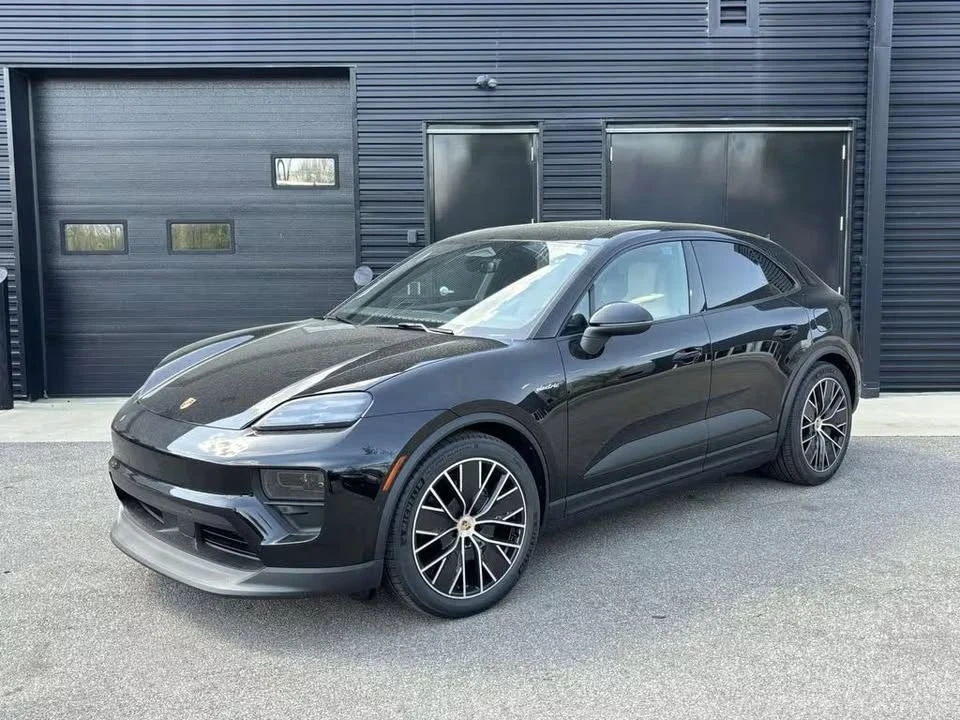 2025 Porsche Macan Electric - Image 3 of 14