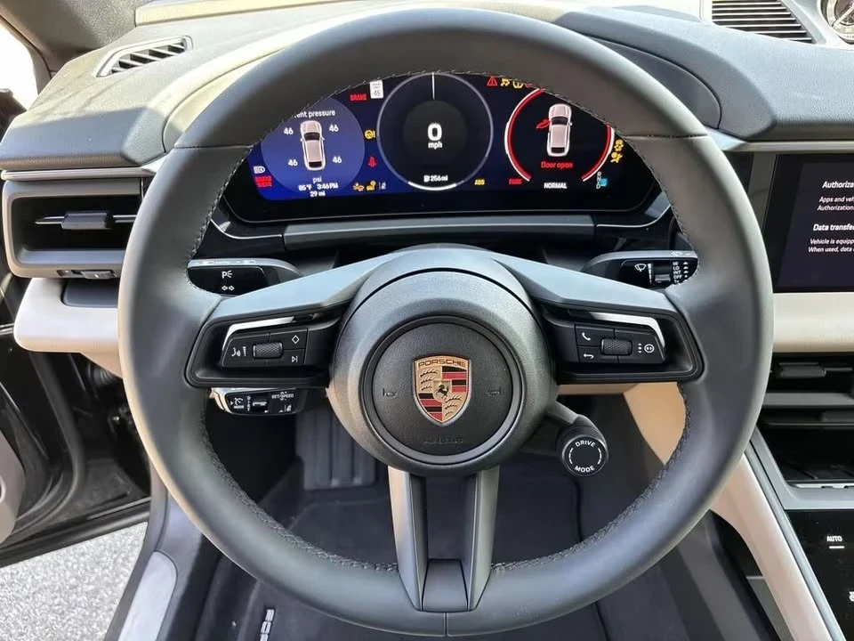 2025 Porsche Macan Electric - Image 8 of 14