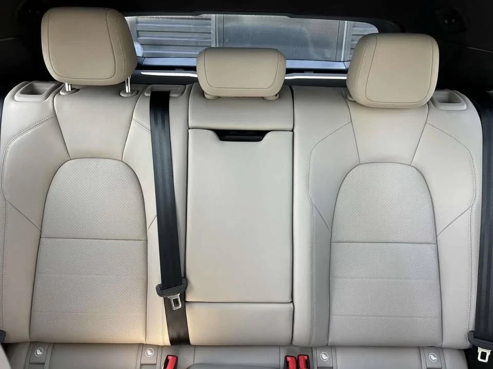 2025 Porsche Macan Electric - Image 14 of 14