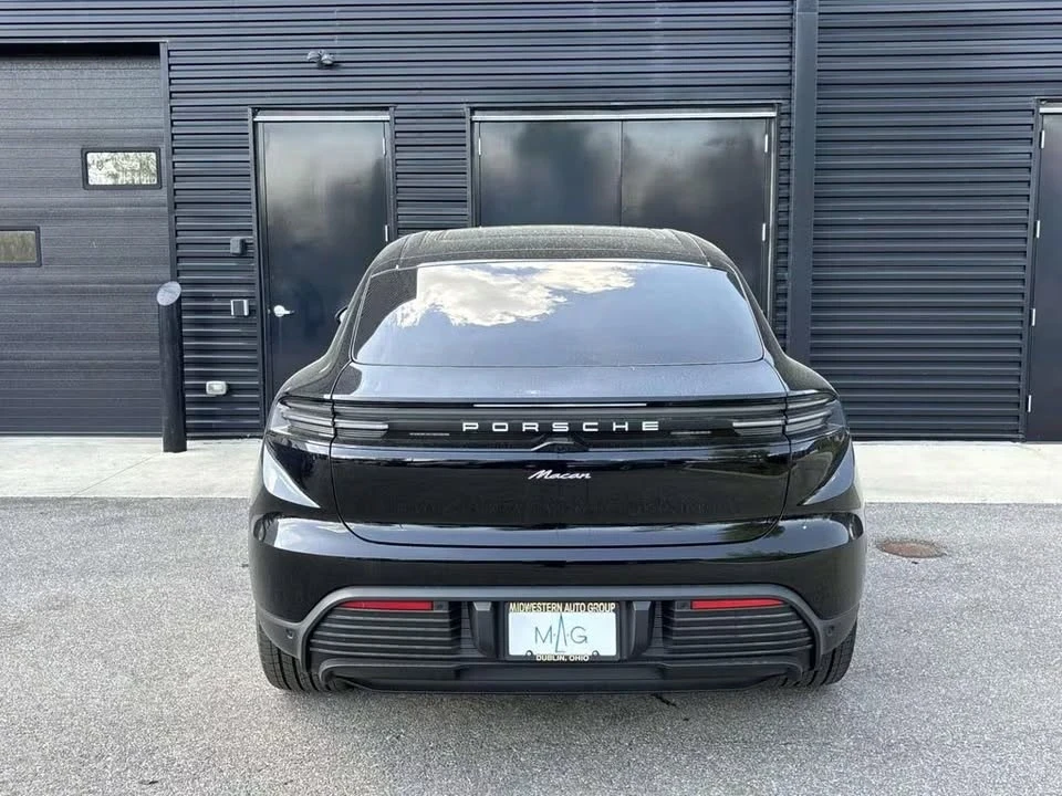 2025 Porsche Macan Electric - Image 6 of 14