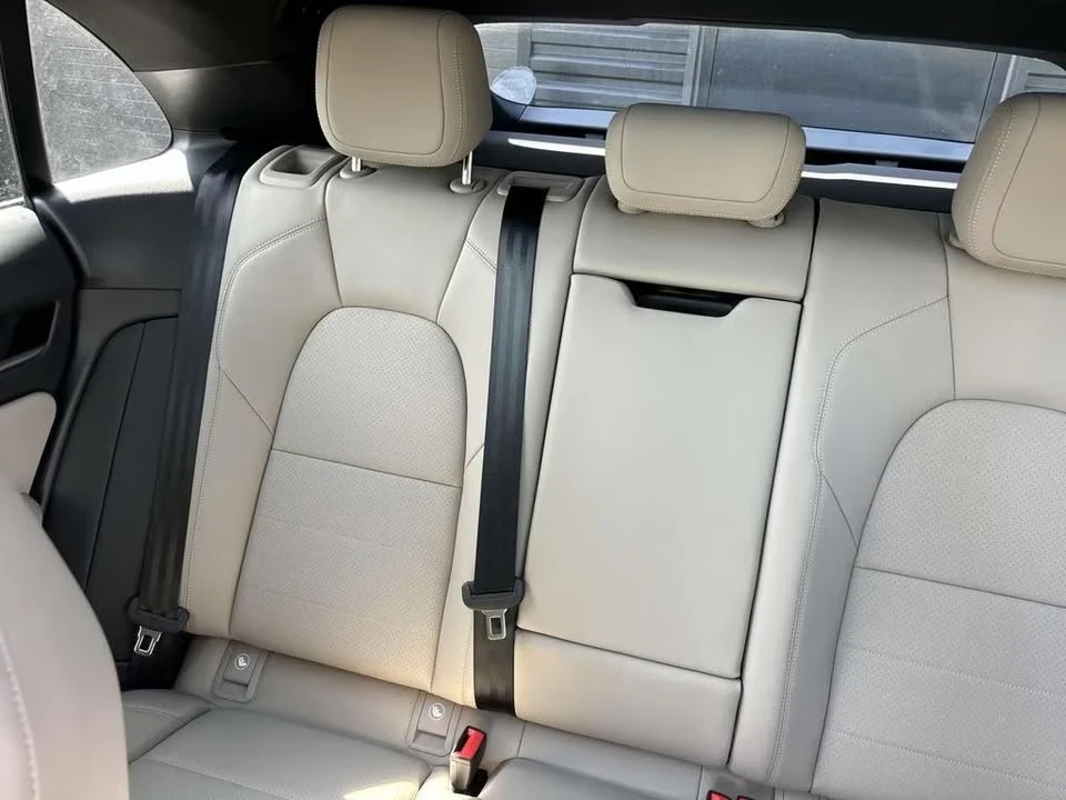 2025 Porsche Macan Electric - Image 13 of 14