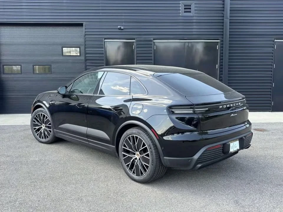 2025 Porsche Macan Electric - Image 5 of 14