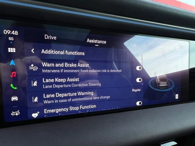 2025 Porsche Macan Electric - Image 15 of 20