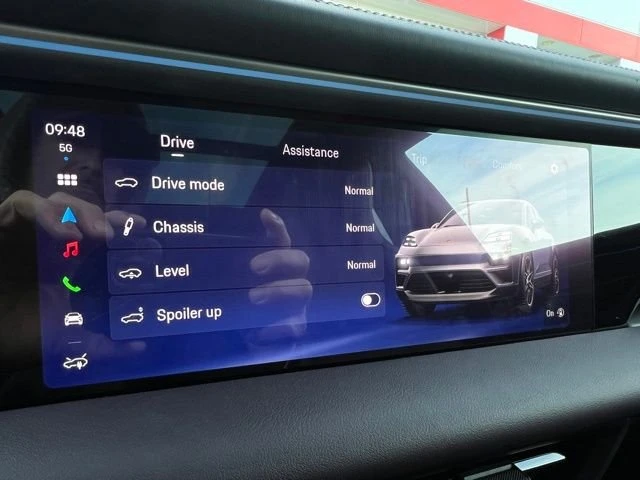 2025 Porsche Macan Electric - Image 17 of 20