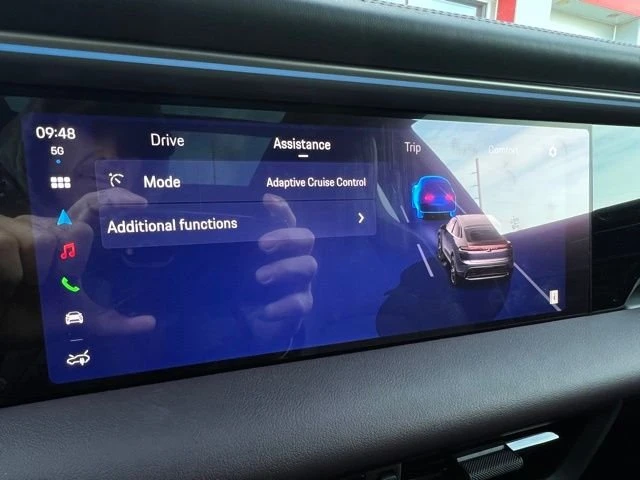 2025 Porsche Macan Electric - Image 16 of 20