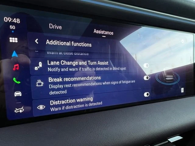 2025 Porsche Macan Electric - Image 19 of 20