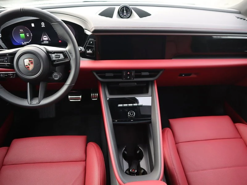 2025 Porsche Macan Electric - Image 11 of 20