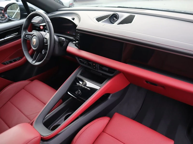 2025 Porsche Macan Electric - Image 14 of 20