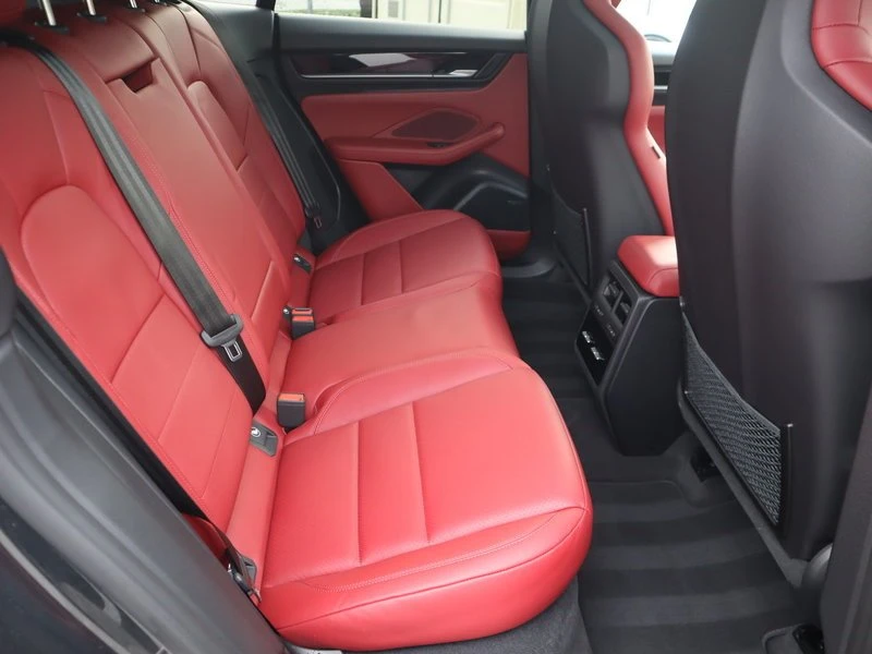 2025 Porsche Macan Electric - Image 15 of 20