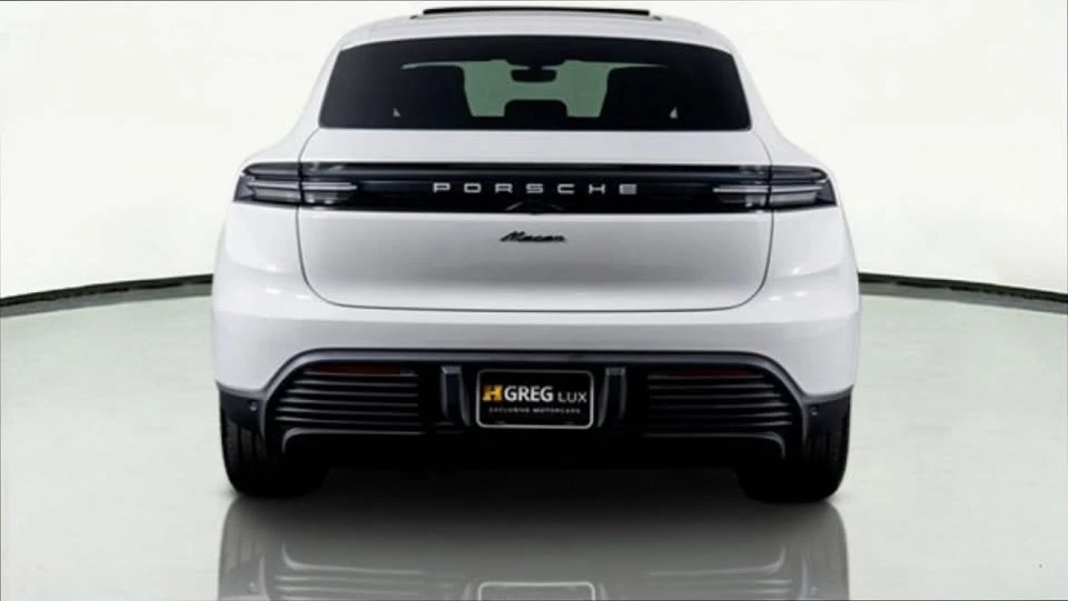 2025 Porsche Macan Electric - Image 8 of 14
