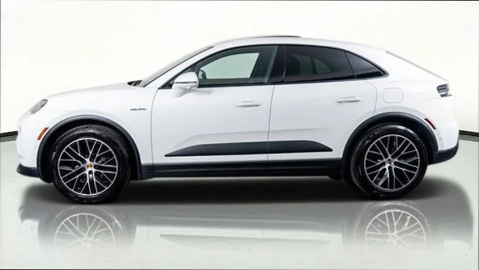 2025 Porsche Macan Electric - Image 13 of 14