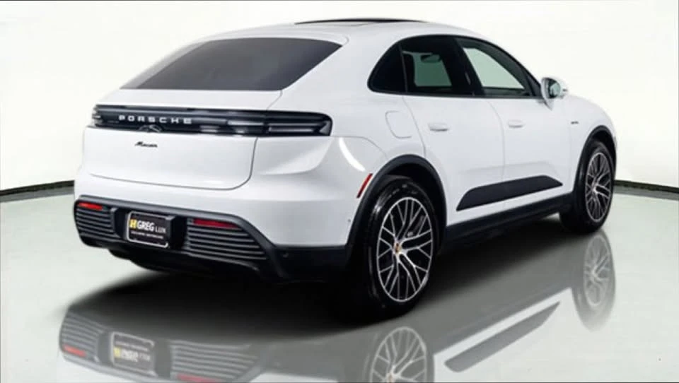 2025 Porsche Macan Electric - Image 7 of 14