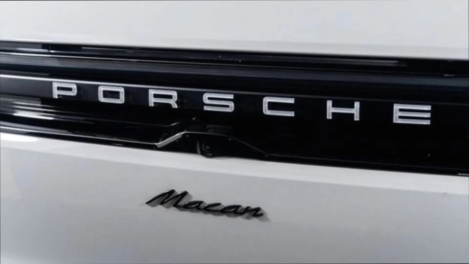 2025 Porsche Macan Electric - Image 11 of 14
