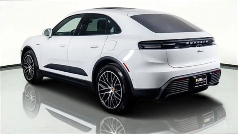 2025 Porsche Macan Electric - Image 12 of 14