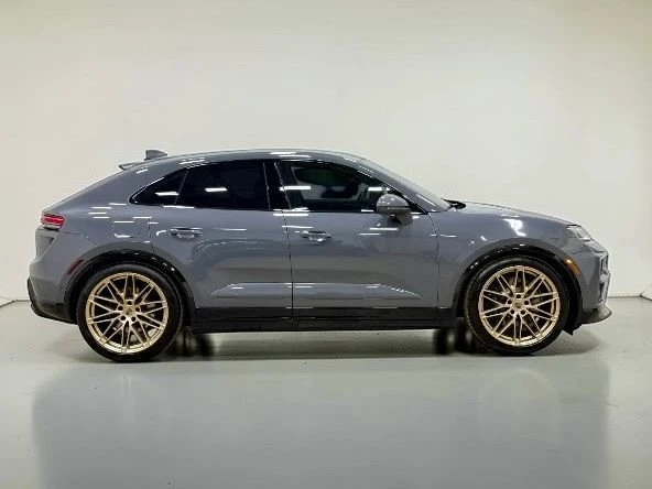 2025 Porsche Macan Electric - Image 13 of 20