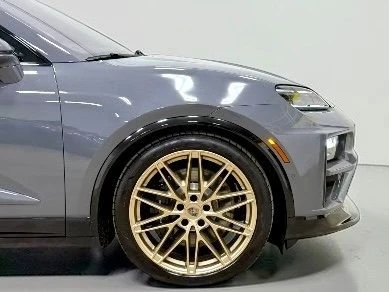 2025 Porsche Macan Electric - Image 12 of 20