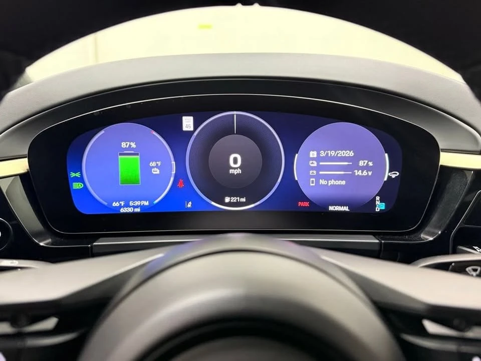 2025 Porsche Macan Electric - Image 19 of 20