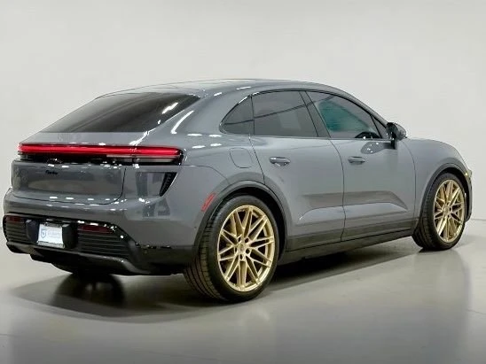 2025 Porsche Macan Electric - Image 7 of 20