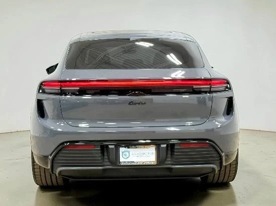 2025 Porsche Macan Electric - Image 9 of 20