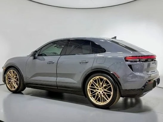 2025 Porsche Macan Electric - Image 11 of 20