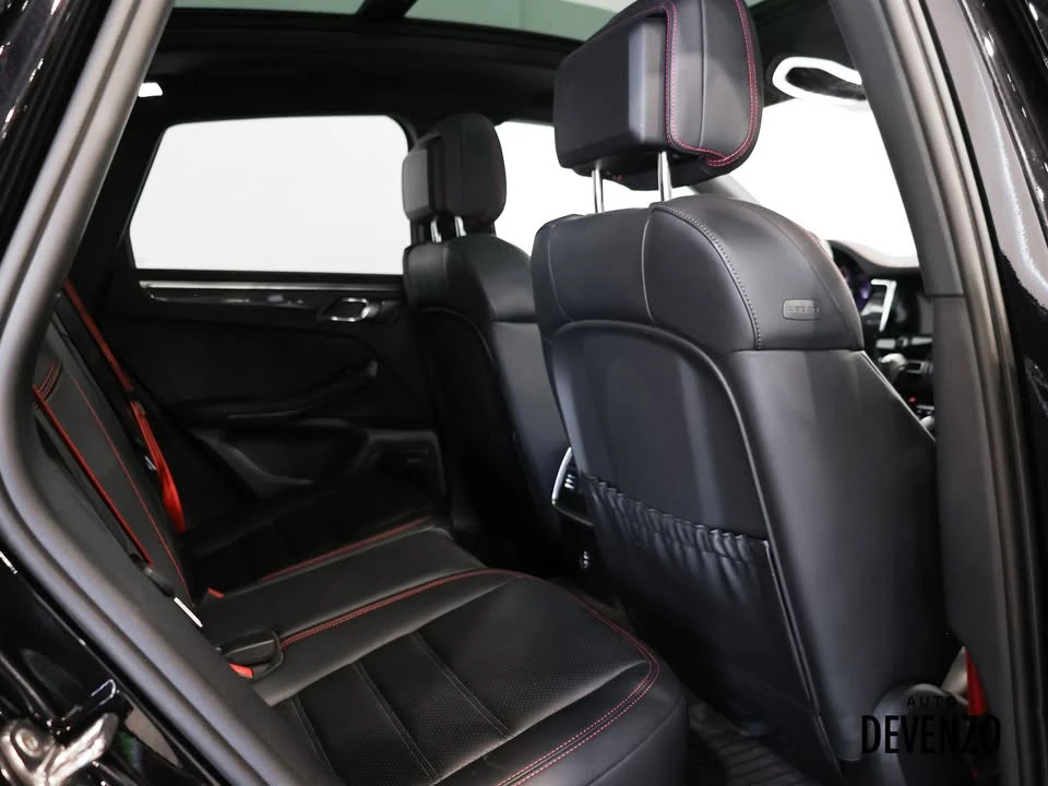 2025 Porsche Macan GTS - Image 9 of 20
