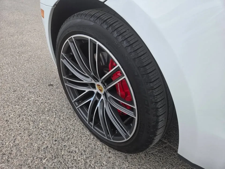2025 Porsche Macan S - Image 5 of 9