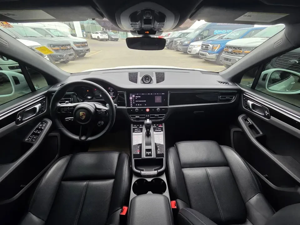 2025 Porsche Macan S - Image 6 of 9