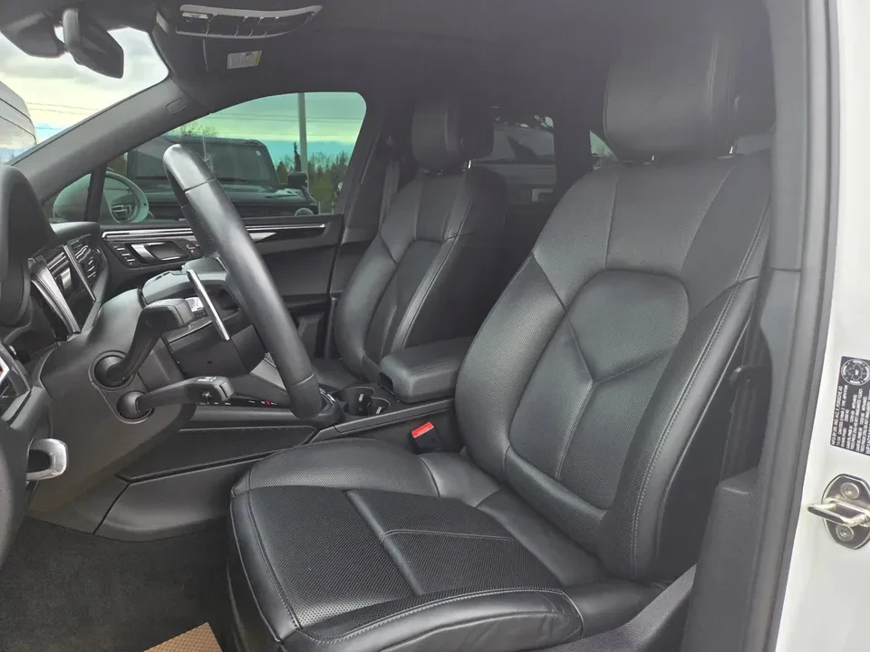 2025 Porsche Macan S - Image 8 of 9