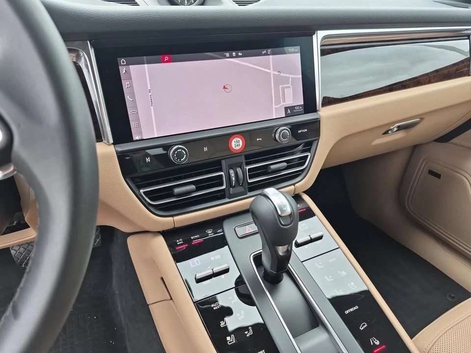 2025 Porsche Macan T - Image 16 of 19
