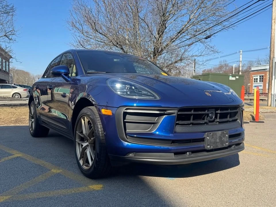 2025 Porsche Macan T - Image 9 of 20